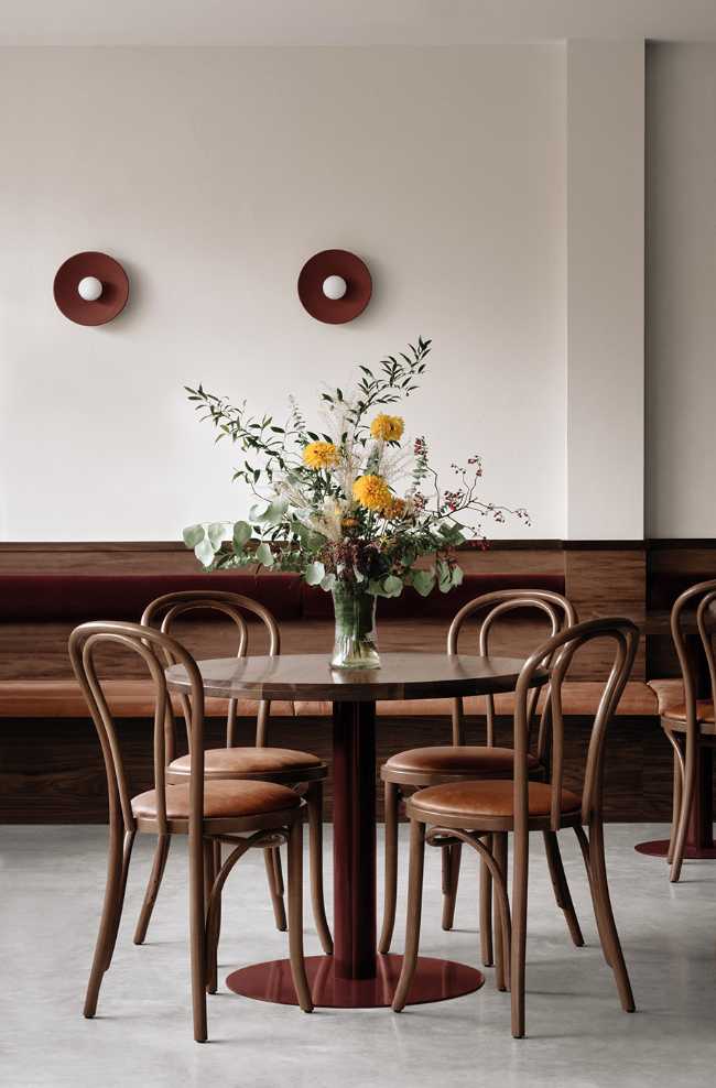 Café Chez Teta, a coffee shop with a minimal design like grandma's house