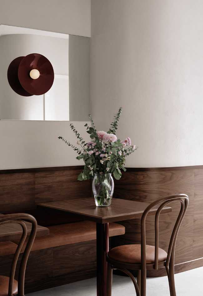 Café Chez Teta, a coffee shop with a minimal design like grandma's house