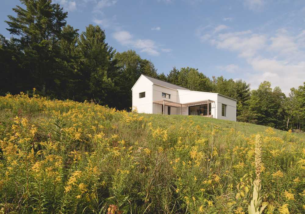 Una silueta tomada del vocabulario de los edificios rurales de Nueva Inglaterra: Saltbox Passive House