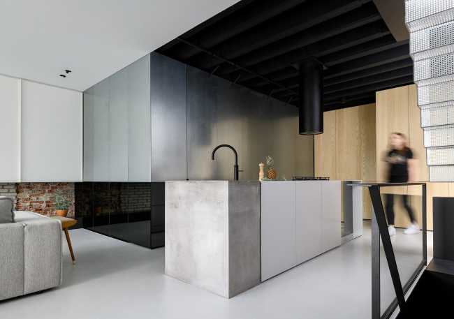 Amsterdam loft, minimal architectural volumes