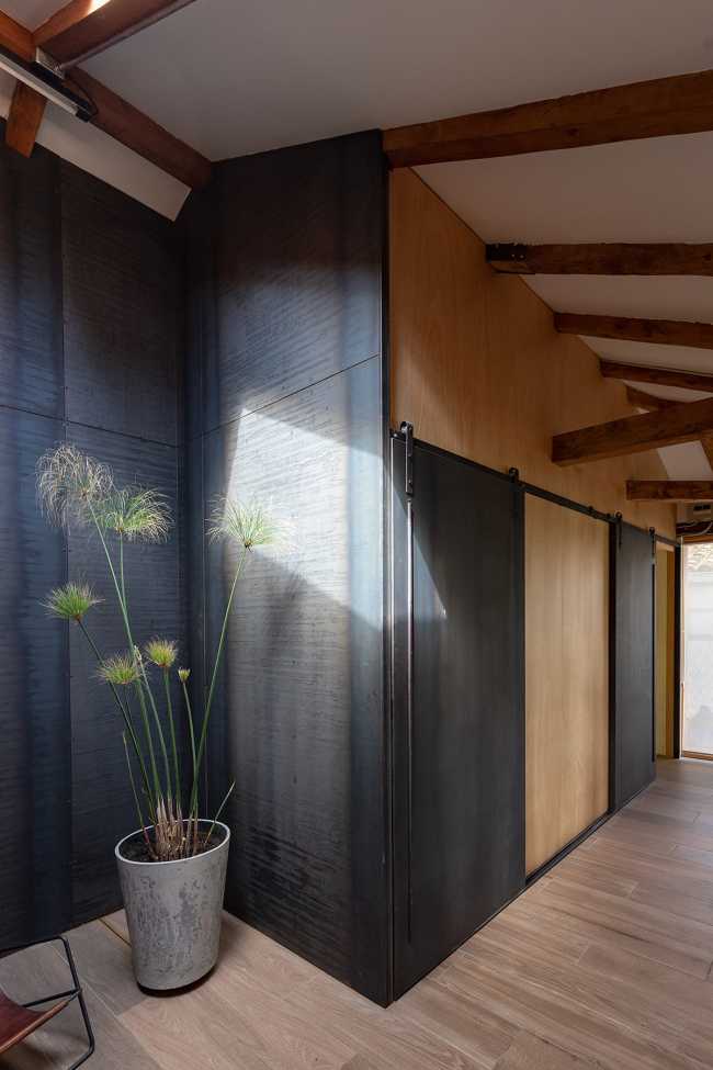 “Un pezzo prefabbricato industrialmente che si fonde bene con l'ambiente e si appoggia delicatamente a terra”