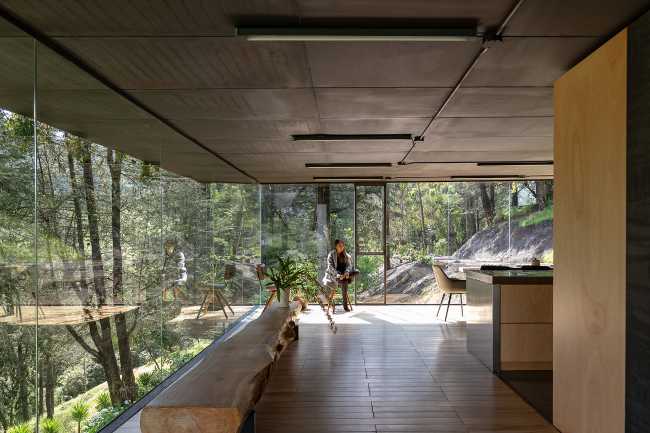 “Un pezzo prefabbricato industrialmente che si fonde bene con l'ambiente e si appoggia delicatamente a terra”