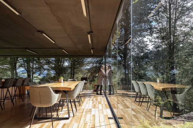 “Un pezzo prefabbricato industrialmente che si fonde bene con l'ambiente e si appoggia delicatamente a terra”