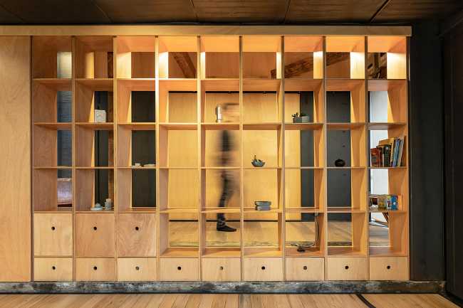 “Un pezzo prefabbricato industrialmente che si fonde bene con l'ambiente e si appoggia delicatamente a terra”