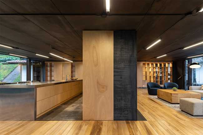 “Un pezzo prefabbricato industrialmente che si fonde bene con l'ambiente e si appoggia delicatamente a terra”