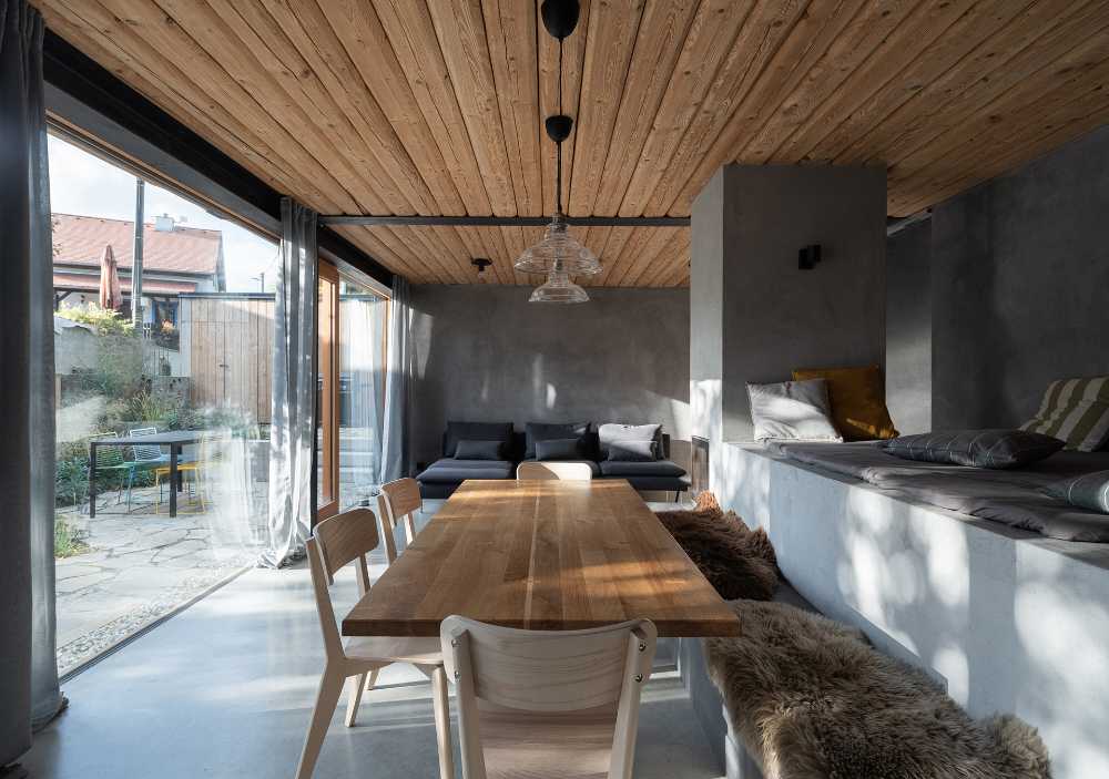 Weekend House in Bukovany, a project which preserves the footprint and the shape of the old house