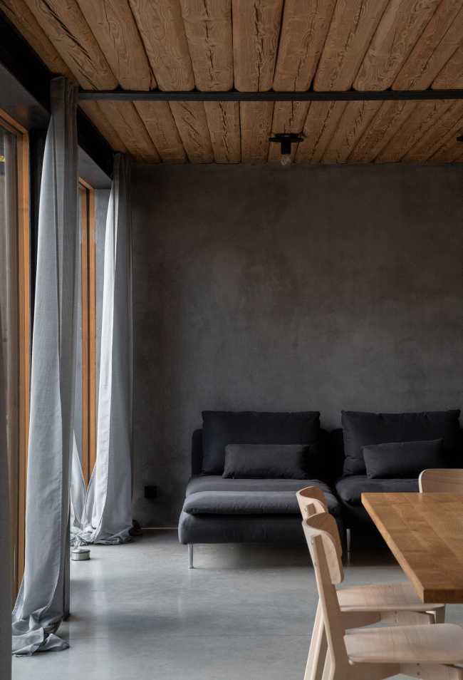 Weekend House in Bukovany, un progetto che rispetta l’impronta e la forma della vecchia casa