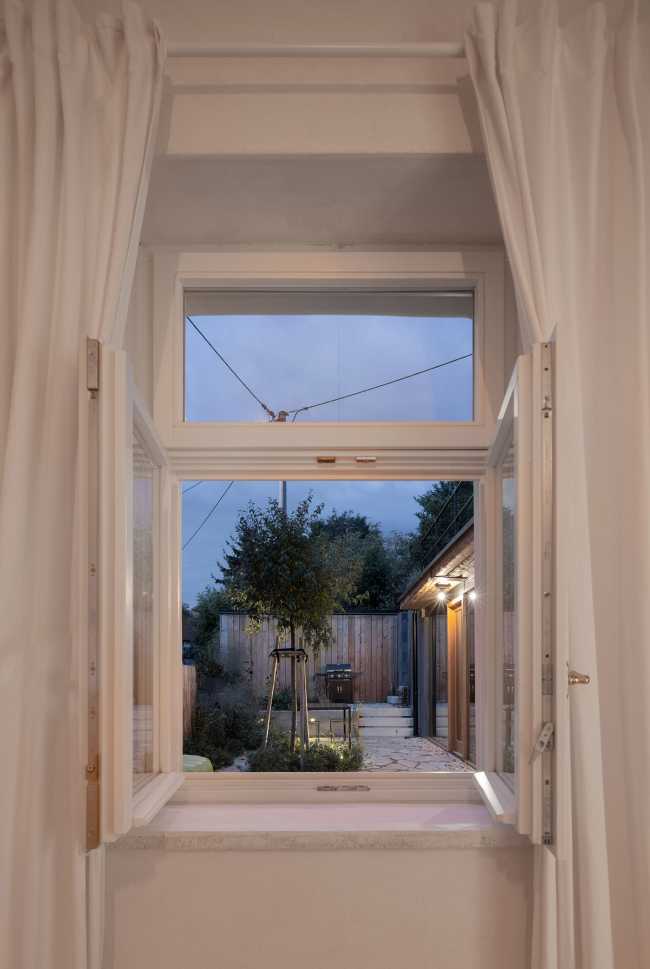 Weekend House in Bukovany, un progetto che rispetta l’impronta e la forma della vecchia casa