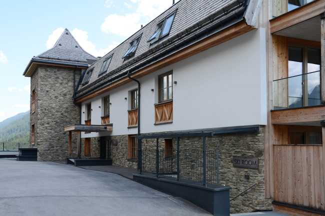 Mountain Spa Records. Legno e pietra reinterpretano elementi tipici della tradizione in chiave moderna