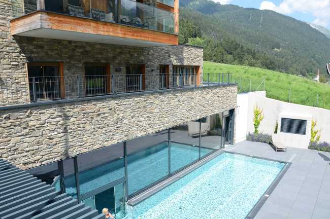 Mountain Spa Records. Legno e pietra reinterpretano elementi tipici della tradizione in chiave moderna