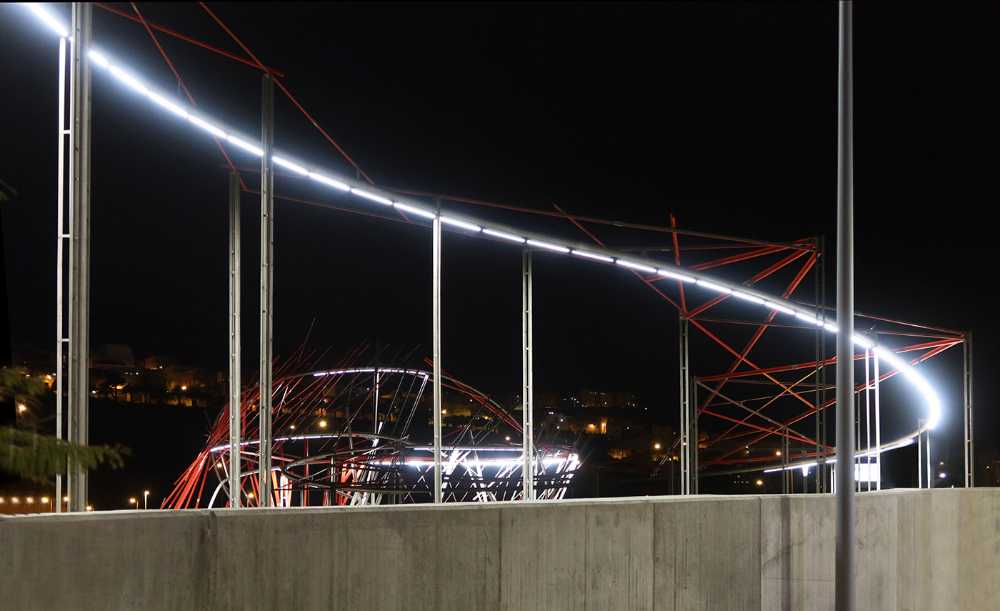 Architecture and sculpture: the space designed between the lines