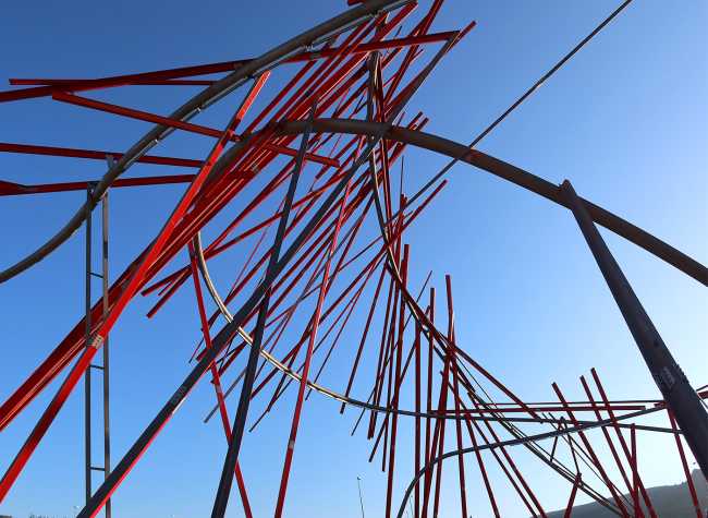 Architecture and sculpture: the space designed between the lines