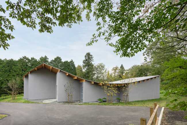 The hotel nestled at the foot of the hill which runs toward Mount Fuji
