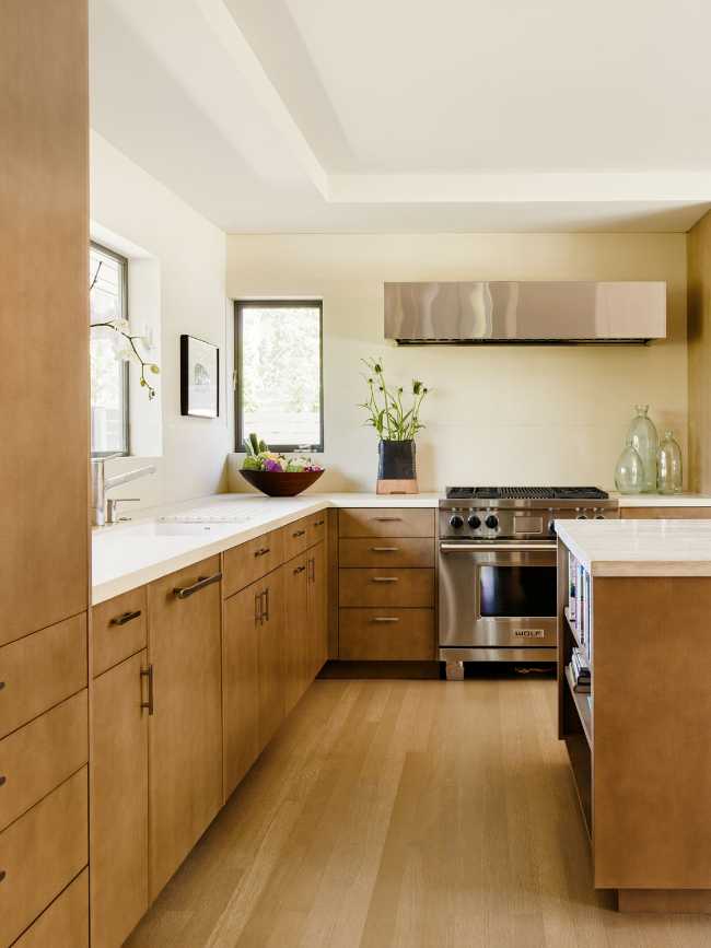 On an oak-covered hillock, Ranch Dressing opens up to 270-degree panoramic views