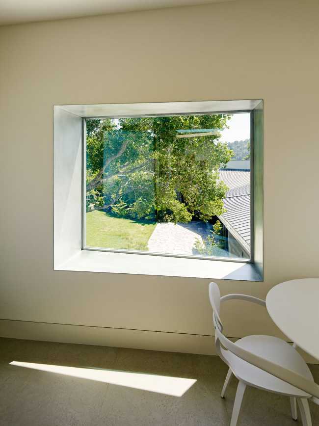 On an oak-covered hillock, Ranch Dressing opens up to 270-degree panoramic views