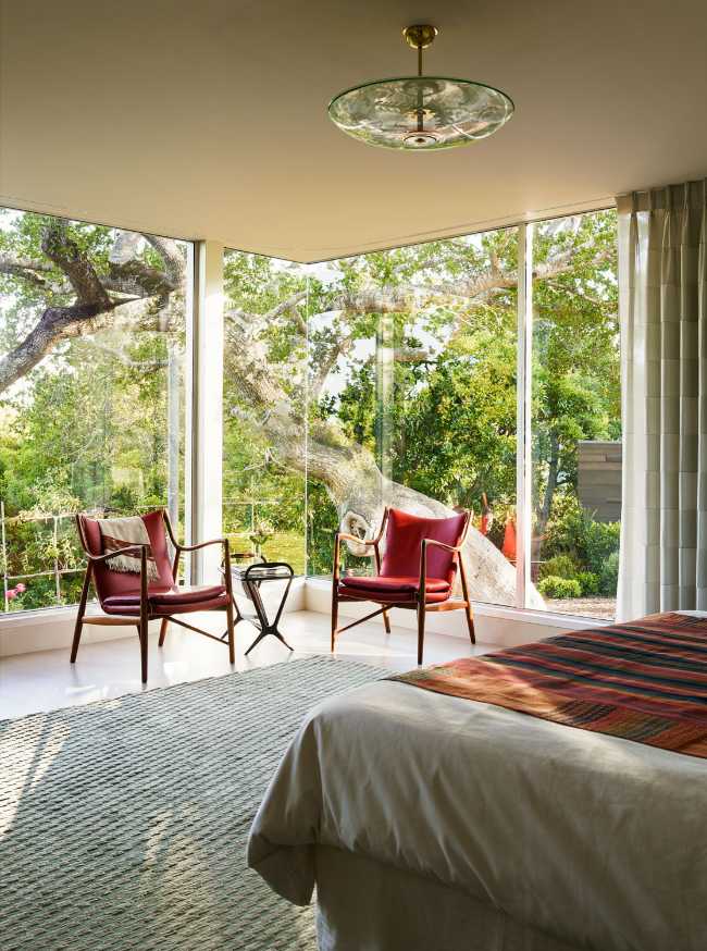 On an oak-covered hillock, Ranch Dressing opens up to 270-degree panoramic views