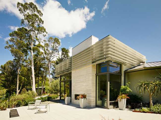 On an oak-covered hillock, Ranch Dressing opens up to 270-degree panoramic views