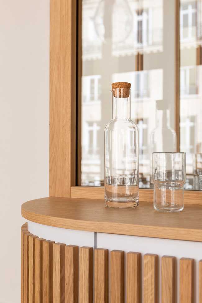 Triplex in Paris: blue and light oak for a contemporary and warm apartment