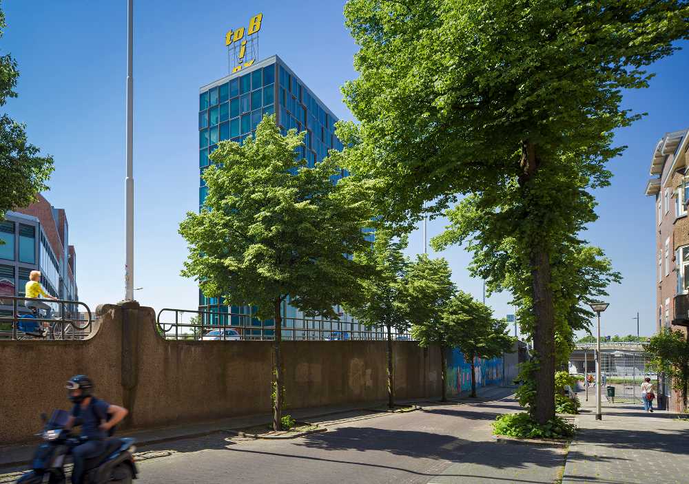 Castellators, la torre de cristal que brilla como un diamante