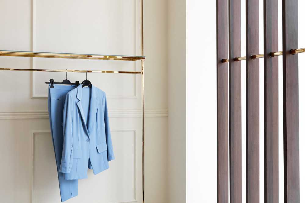 1960s revival for Reve Store design: fashion store dressed in wood, gold and pastel colors