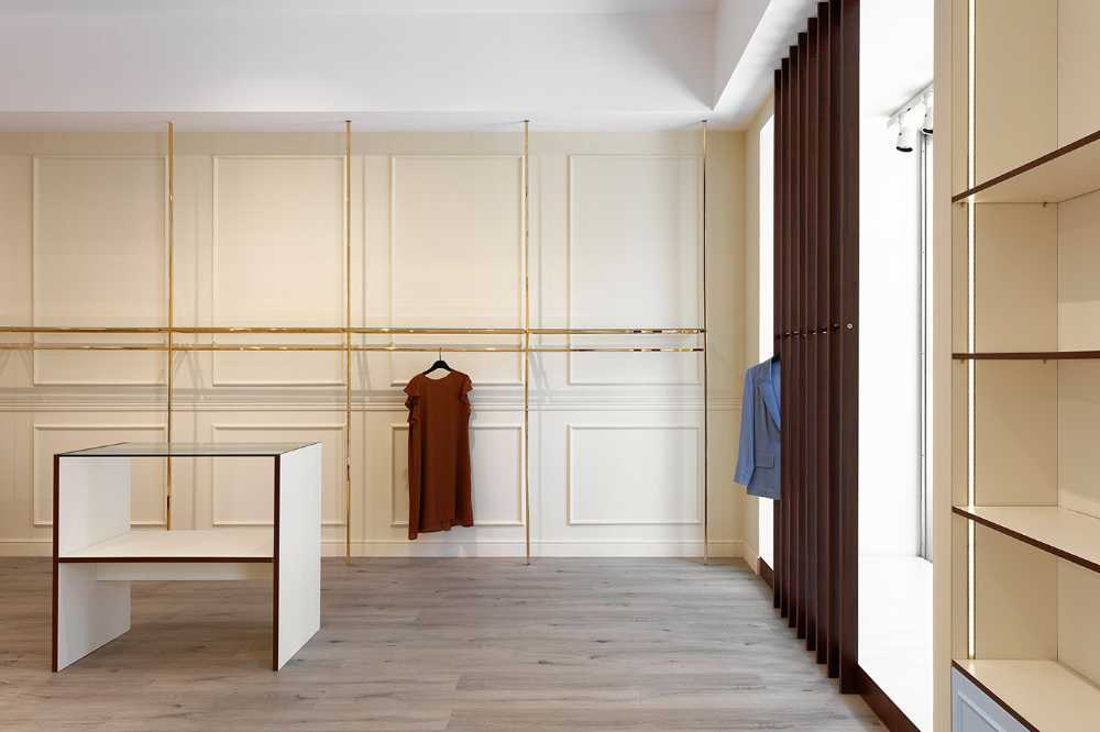 1960s revival for Reve Store design: fashion store dressed in wood, gold and pastel colors