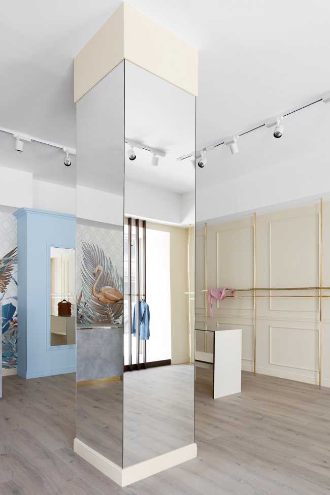 Revival des années 1960 pour le design du magasin Reve : boutique de mode habillée de bois, d'or et de couleurs pastel