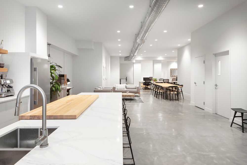 OATBOX headquarters. Luce, matericità e arredo per uno spazio aziendale dove sentirsi a casa