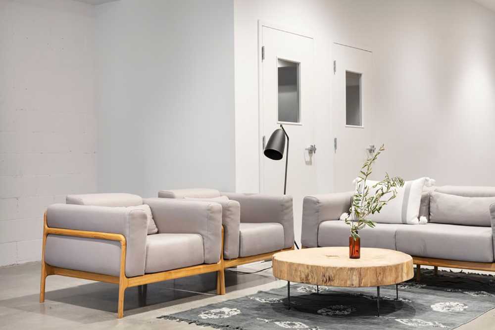 OATBOX headquarters. Luce, matericità e arredo per uno spazio aziendale dove sentirsi a casa