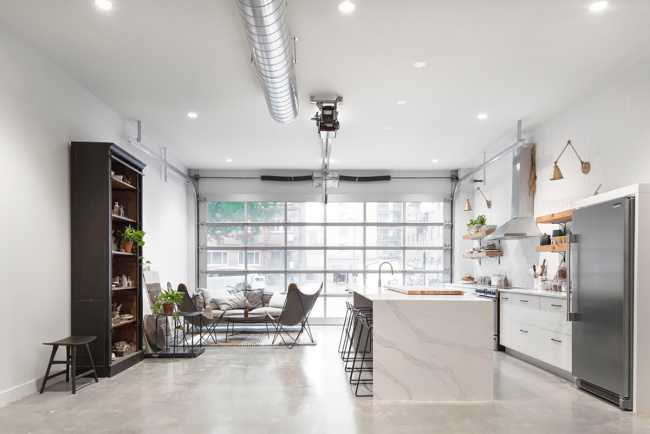 OATBOX headquarters. Light, materials and furniture for a corporate space where you can feel at home