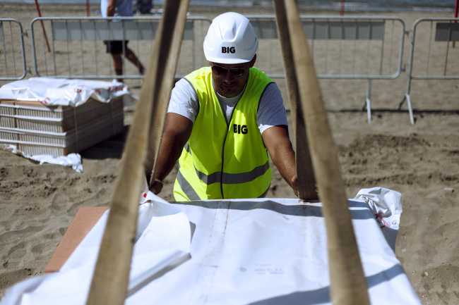 Passerelle colorée de Lido di Ostia. Carreaux de grand format pour une mobilité libre