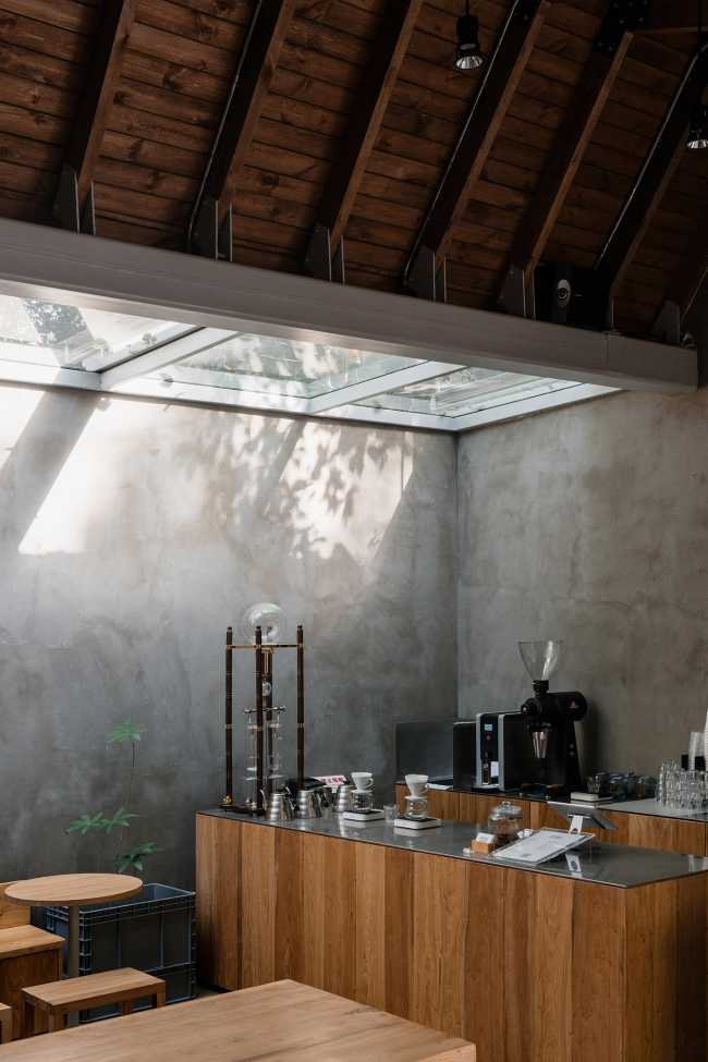 The daylight and the ambiance transform a former garage into Shanghai's Voyage Coffee