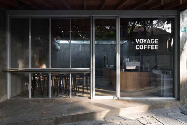 The daylight and the ambiance transform a former garage into Shanghai's Voyage Coffee