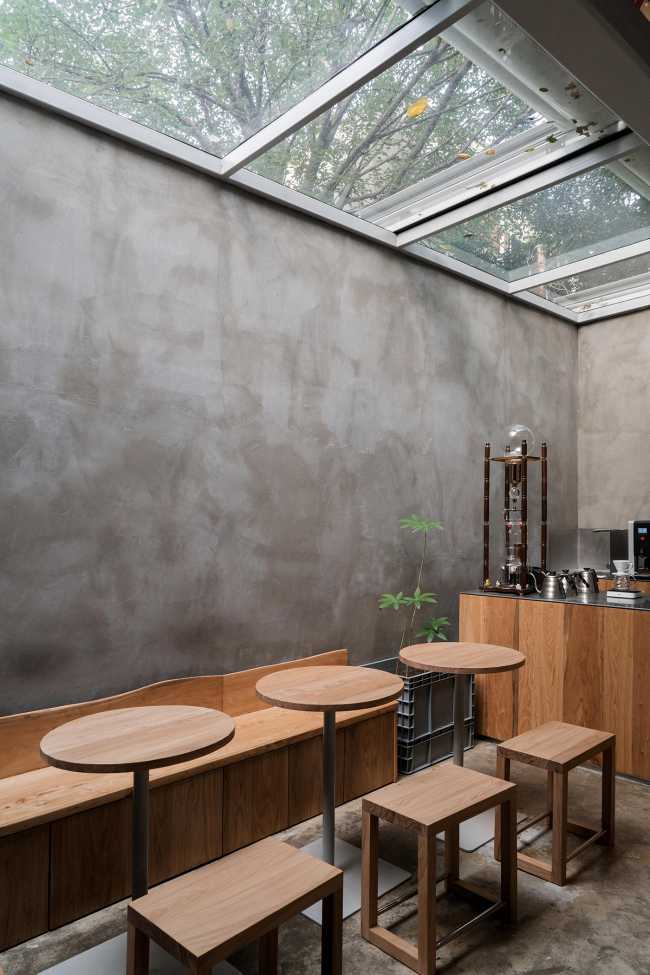 The daylight and the ambiance transform a former garage into Shanghai's Voyage Coffee