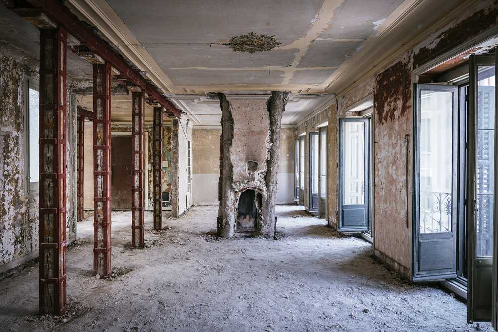 Una casa narra la vida de un trotamundos: entre el encanto histórico y el nuevo diseño, la Casa M.R. en el corazón de Madrid.