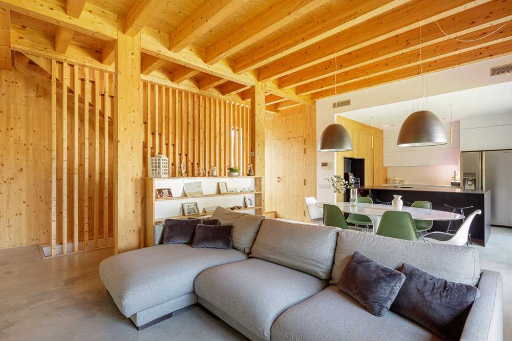 Energy autonomy and living comfort for the wood and steel BE House