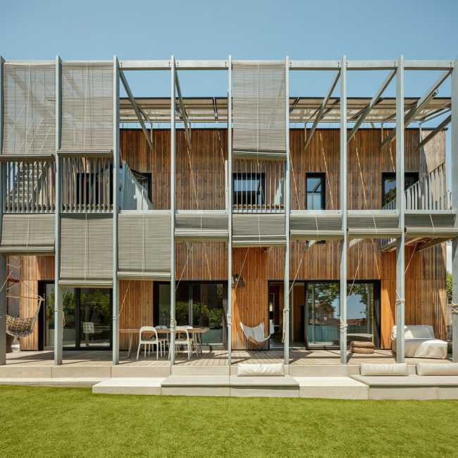 Autonomie énergétique et confort de vie pour la maison en bois et acier BE