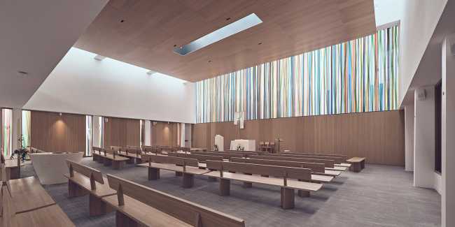 Simbolismo y abstracción atemporales evocados en la iglesia de San José