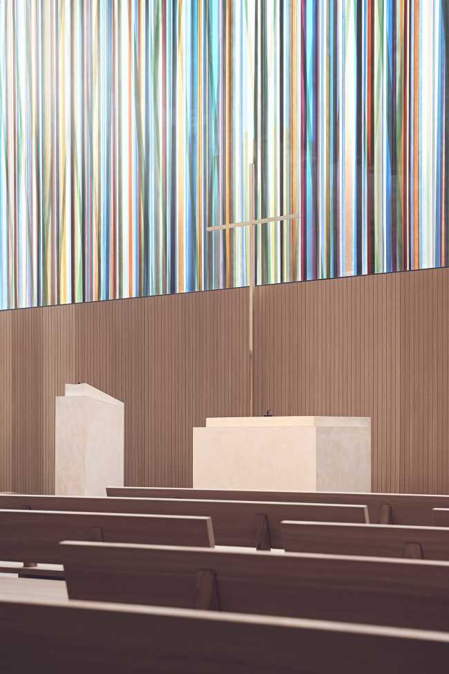 Simbolismo y abstracción atemporales evocados en la iglesia de San José