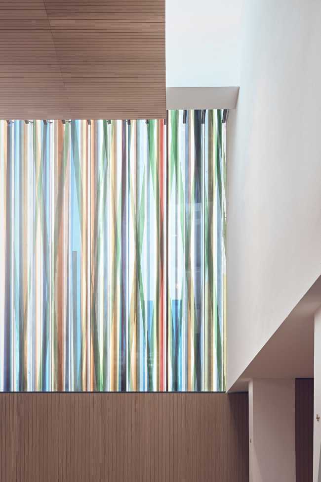 Simbolismo y abstracción atemporales evocados en la iglesia de San José