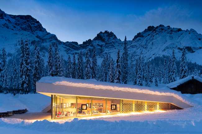 Bistro Bergsteiger y su composición en equilibrio con el paisaje