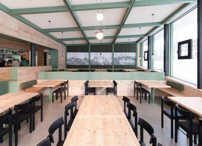 Bistro Bergsteiger y su composición en equilibrio con el paisaje