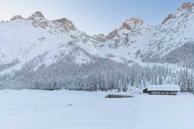 Bistro Bergsteiger y su composición en equilibrio con el paisaje