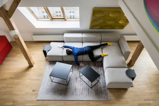 Art Maisonette à Letná: un voyage fascinant dans l'art de son propre foyer