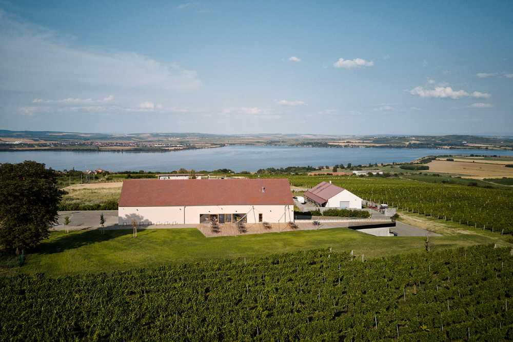 Wine Bar Reisten, la nueva enoteca con vistas a los Cárpatos