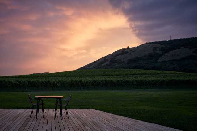 Wine Bar Reisten, the new wine bar with a view of the Carpathians