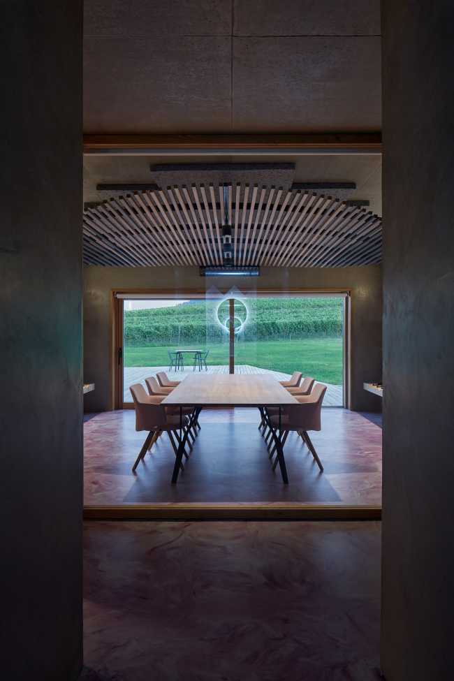 Wine Bar Reisten, the new wine bar with a view of the Carpathians