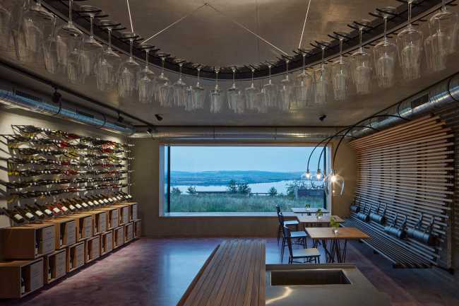 Wine Bar Reisten, the new wine bar with a view of the Carpathians