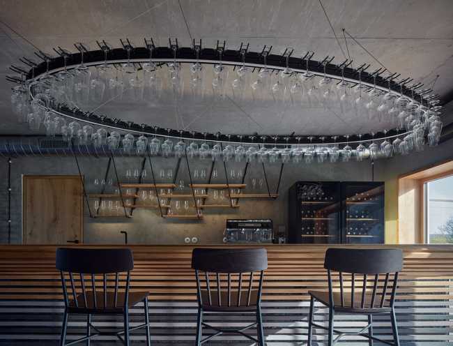 Wine Bar Reisten, the new wine bar with a view of the Carpathians