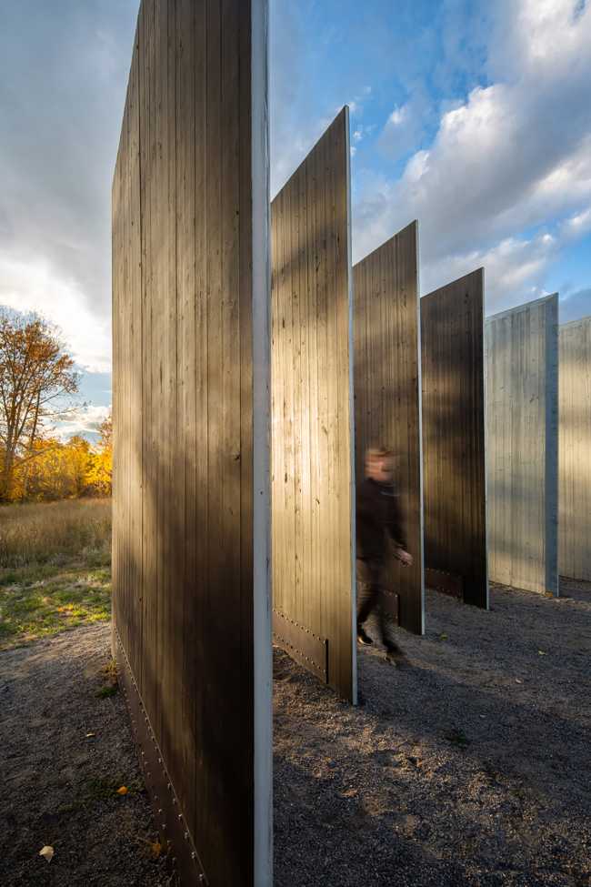 From the simplicity of the form to the depth of the art: Town Enclosure, a laminated wood installation