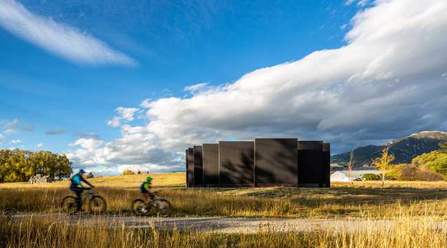 From the simplicity of the form to the depth of the art: Town Enclosure, a laminated wood installation